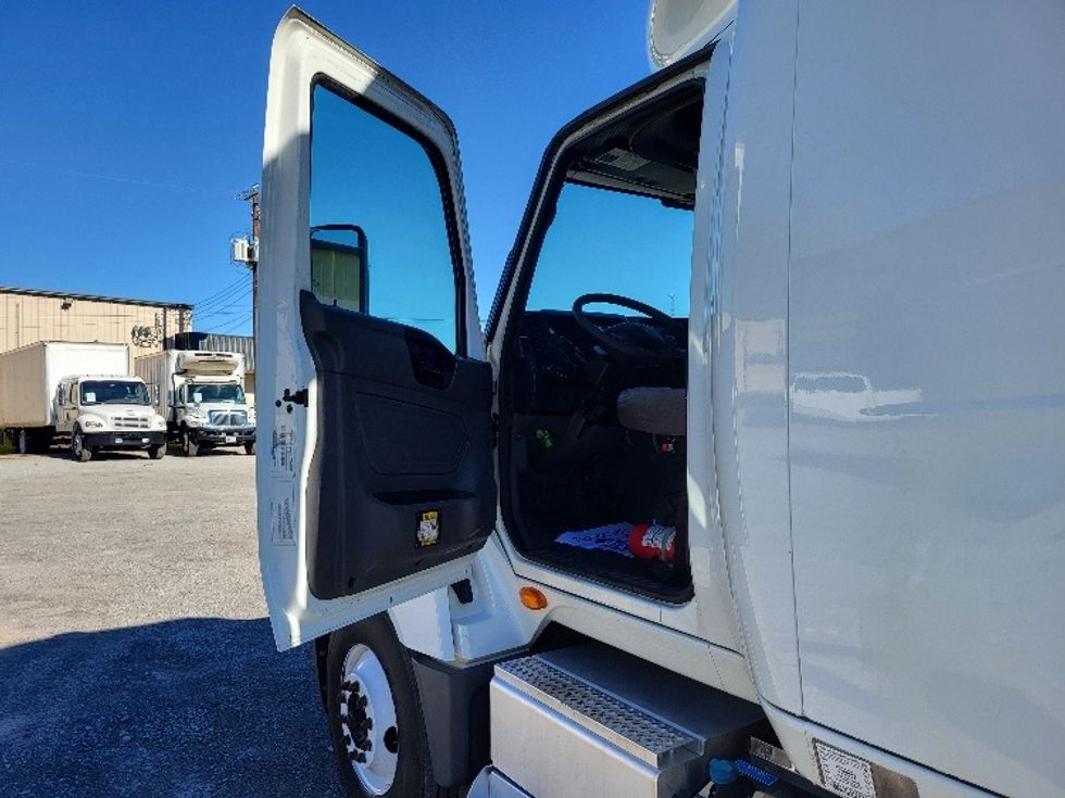 Sleeper Tractor-Heavy Duty Tractors-International-2019-LT625-Hueytown-AL-555,320\n\t\tmiles-$ 22,750 - Image 8