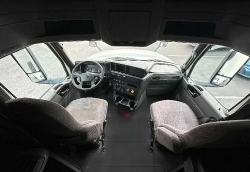 Sleeper Tractor-Heavy Duty Tractors-International-2019-LT625-Jessup-MD-437,686\n\t\tmiles-$ 28,250 - Image 12