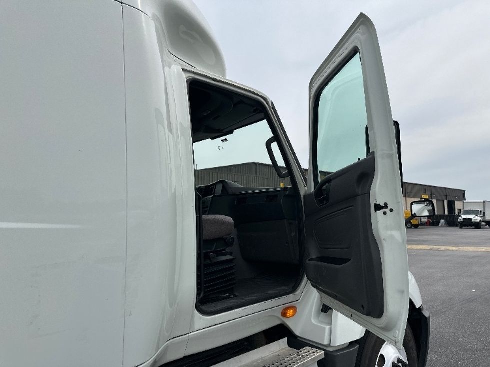 Sleeper Tractor-Heavy Duty Tractors-International-2019-LT625-Jessup-MD-437,686\n\t\tmiles-$ 28,250 - Image 13