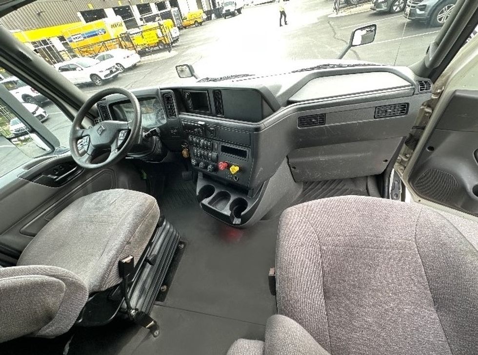 Sleeper Tractor-Heavy Duty Tractors-International-2019-LT625-Jessup-MD-437,686\n\t\tmiles-$ 28,250 - Image 14