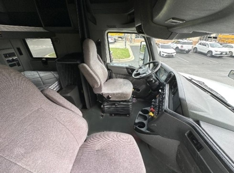 Sleeper Tractor-Heavy Duty Tractors-International-2019-LT625-Jessup-MD-437,686\n\t\tmiles-$ 28,250 - Image 15