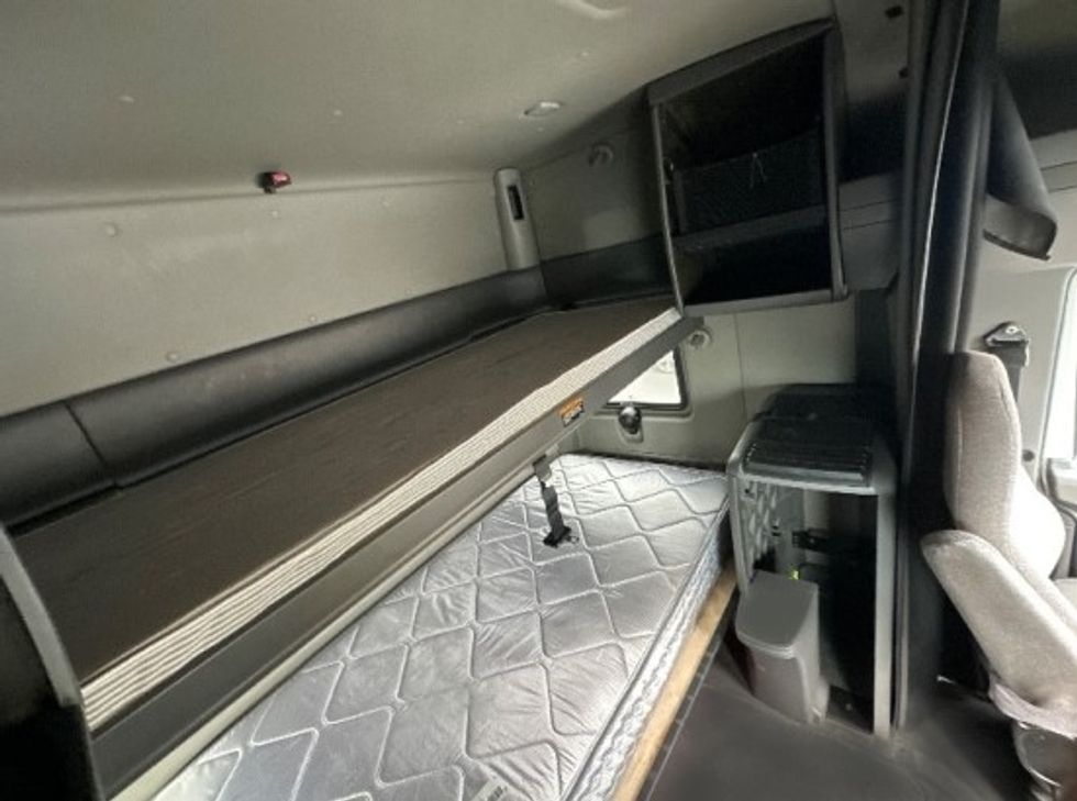 Sleeper Tractor-Heavy Duty Tractors-International-2019-LT625-Jessup-MD-437,686\n\t\tmiles-$ 28,250 - Image 17