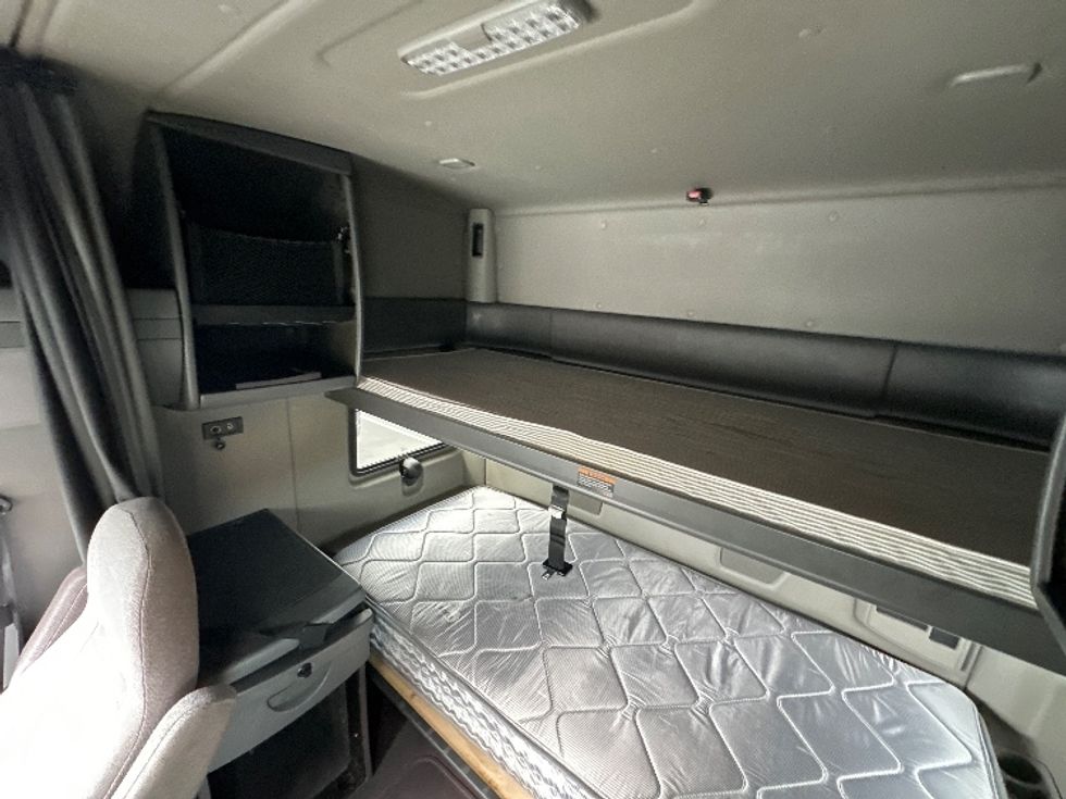 Sleeper Tractor-Heavy Duty Tractors-International-2019-LT625-Jessup-MD-437,686\n\t\tmiles-$ 28,250 - Image 18