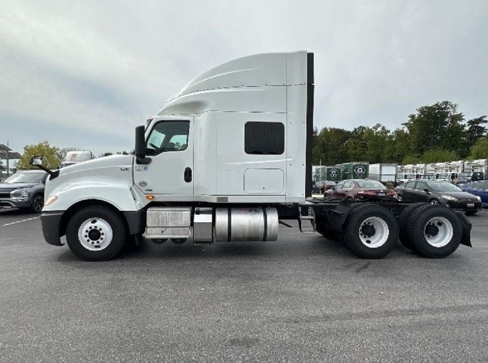 Sleeper Tractor-Heavy Duty Tractors-International-2019-LT625-Jessup-MD-437,686\n\t\tmiles-$ 28,250 - Image 4