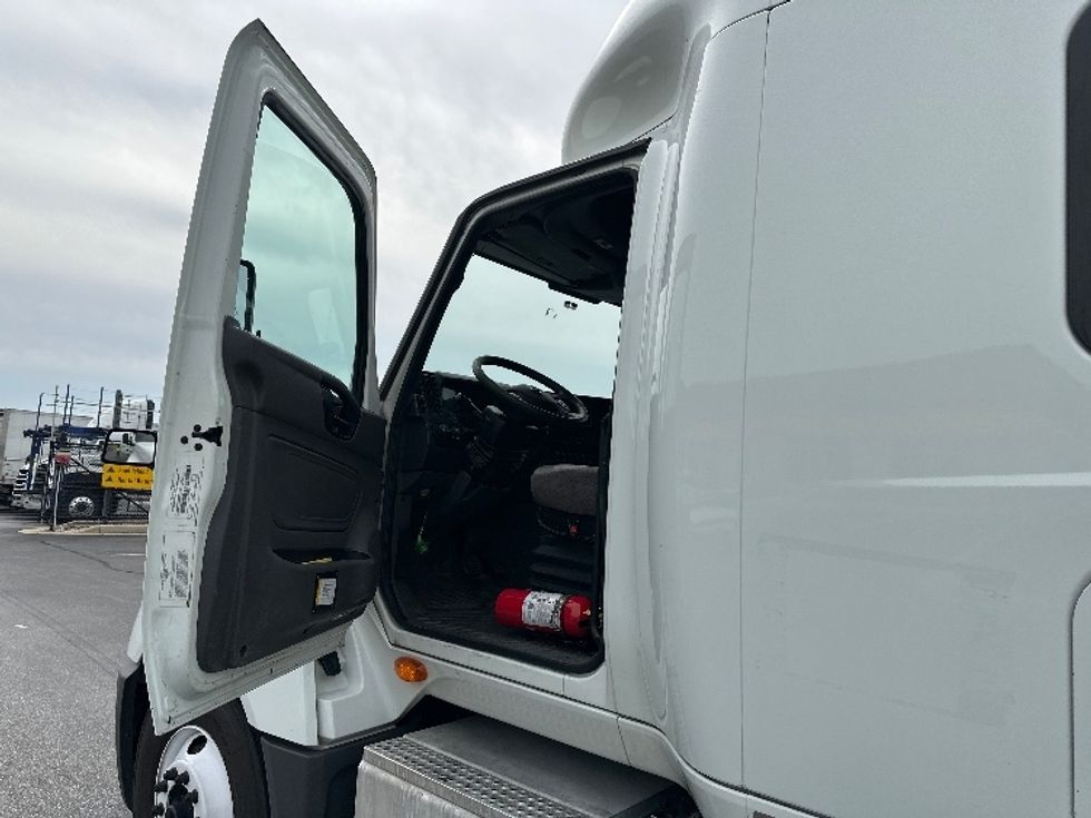 Sleeper Tractor-Heavy Duty Tractors-International-2019-LT625-Jessup-MD-437,686\n\t\tmiles-$ 28,250 - Image 9