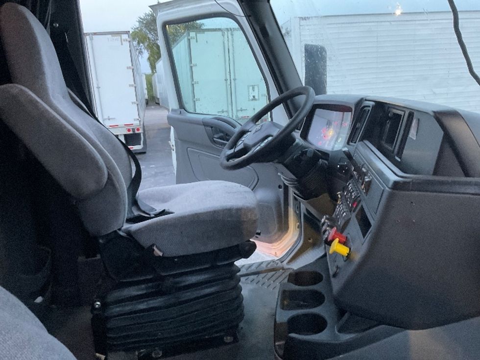 Sleeper Tractor-Heavy Duty Tractors-International-2019-LT625-Kansas City-MO-724,512\n\t\tmiles-$ 29,750 - Image 15