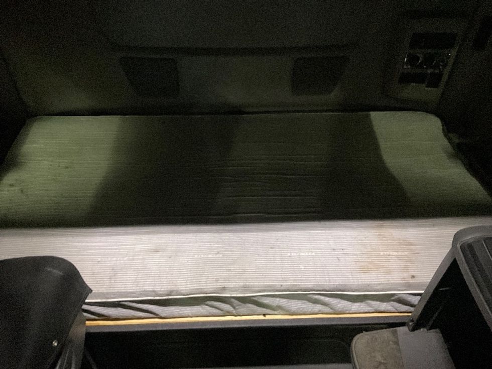 Sleeper Tractor-Heavy Duty Tractors-International-2019-LT625-Kansas City-MO-724,512\n\t\tmiles-$ 29,750 - Image 16