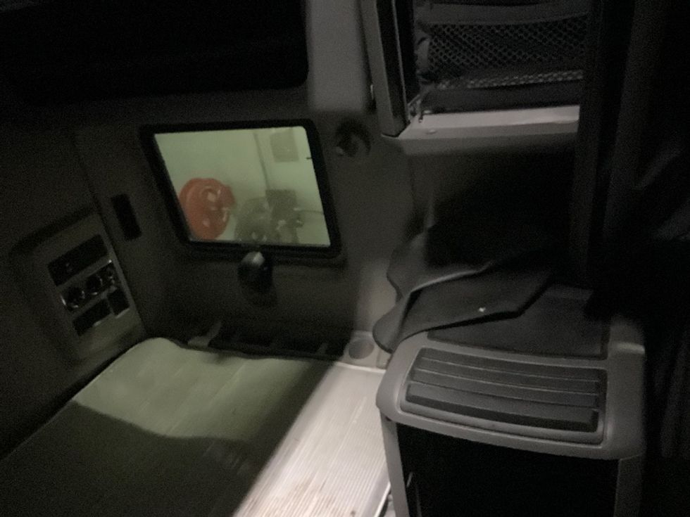 Sleeper Tractor-Heavy Duty Tractors-International-2019-LT625-Kansas City-MO-724,512\n\t\tmiles-$ 29,750 - Image 17