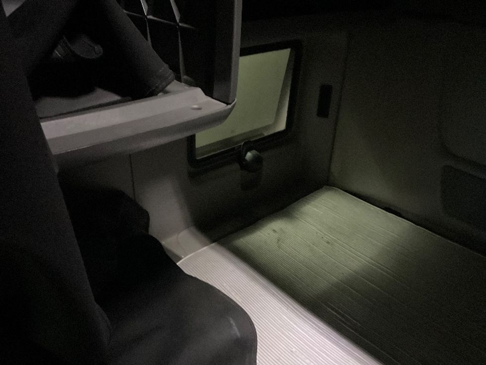 Sleeper Tractor-Heavy Duty Tractors-International-2019-LT625-Kansas City-MO-724,512\n\t\tmiles-$ 29,750 - Image 18