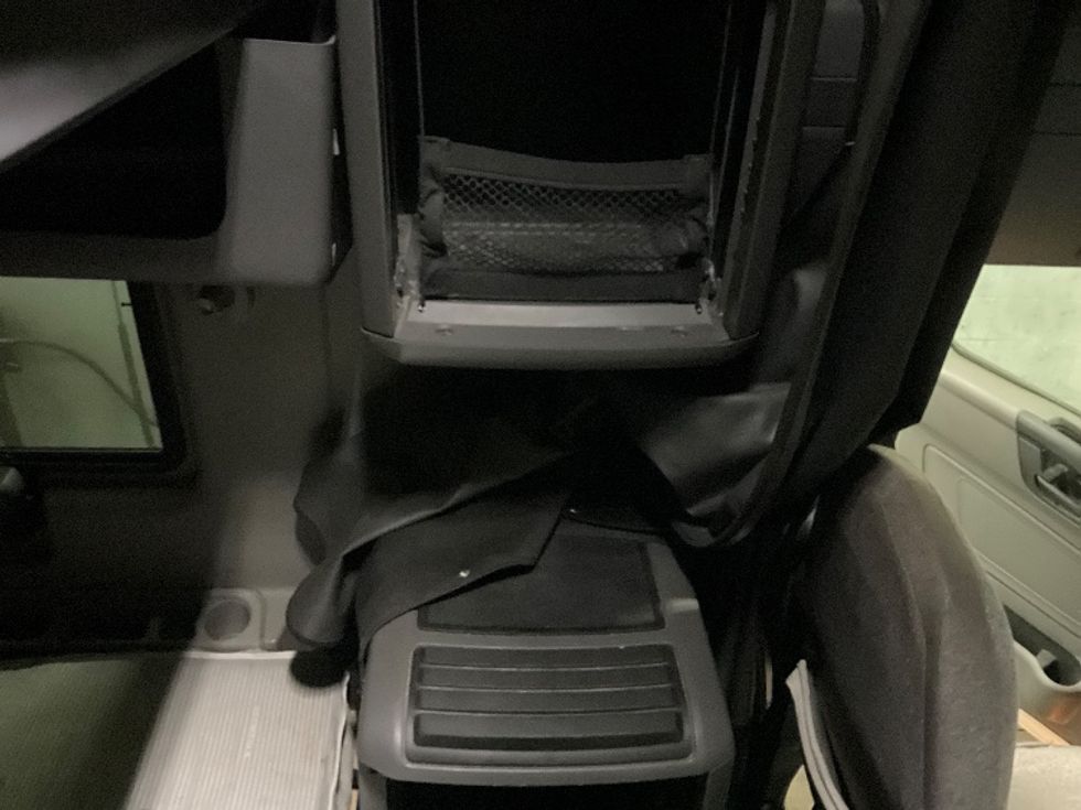 Sleeper Tractor-Heavy Duty Tractors-International-2019-LT625-Kansas City-MO-724,512\n\t\tmiles-$ 29,750 - Image 19