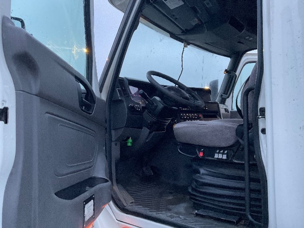 Sleeper Tractor-Heavy Duty Tractors-International-2019-LT625-Kansas City-MO-724,512\n\t\tmiles-$ 29,750 - Image 9