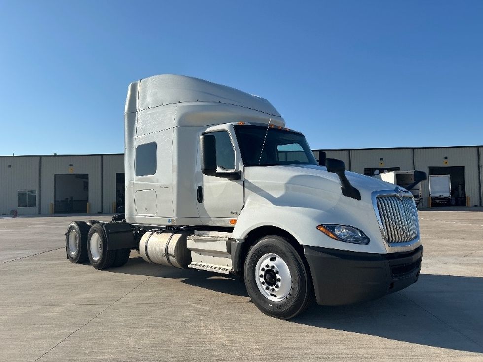 Sleeper Tractor-Heavy Duty Tractors-International-2019-LT625-Katy-TX-382,780\n\t\tmiles-$ 31,500 - Image 1