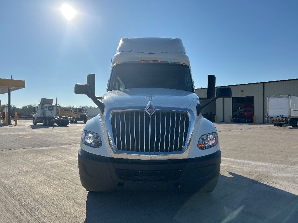 Sleeper Tractor-Heavy Duty Tractors-International-2019-LT625-Katy-TX-382,780\n\t\tmiles-$ 31,500 - Image 2