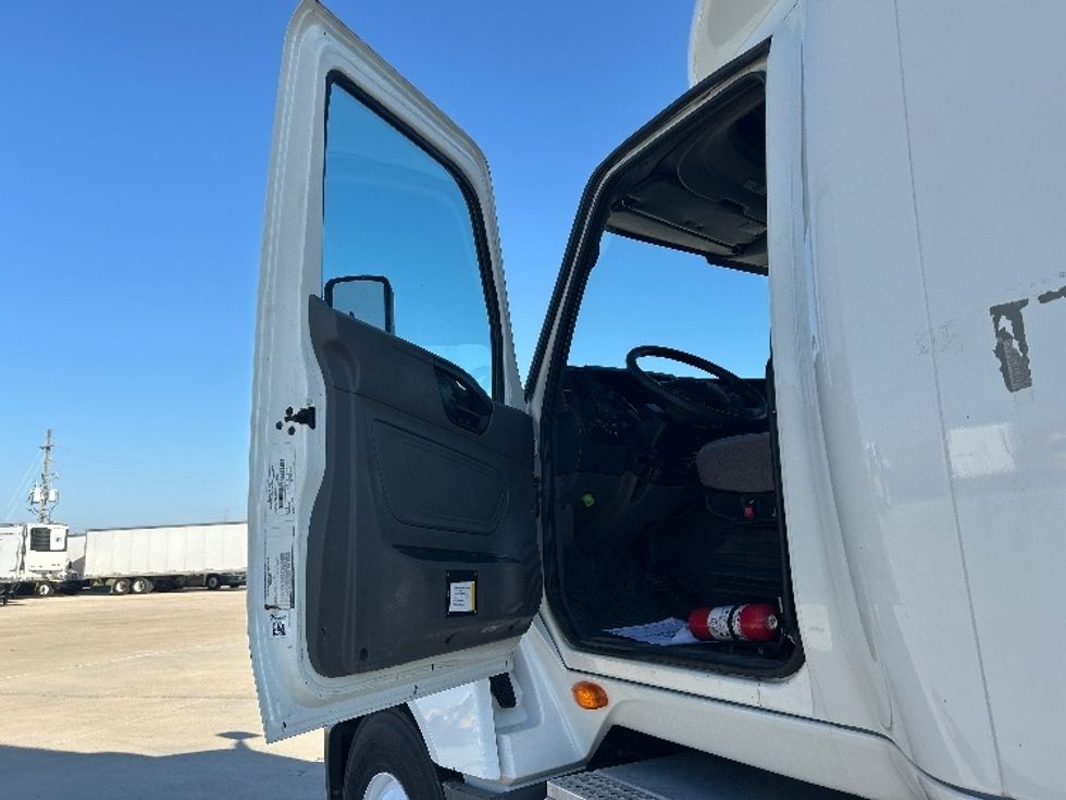 Sleeper Tractor-Heavy Duty Tractors-International-2019-LT625-Katy-TX-382,780\n\t\tmiles-$ 31,500 - Image 9