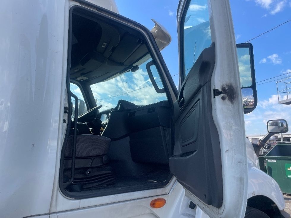 Sleeper Tractor-Heavy Duty Tractors-International-2019-LT625-Kearny-NJ-498,386\n\t\tmiles-$ 50,750 - Image 13