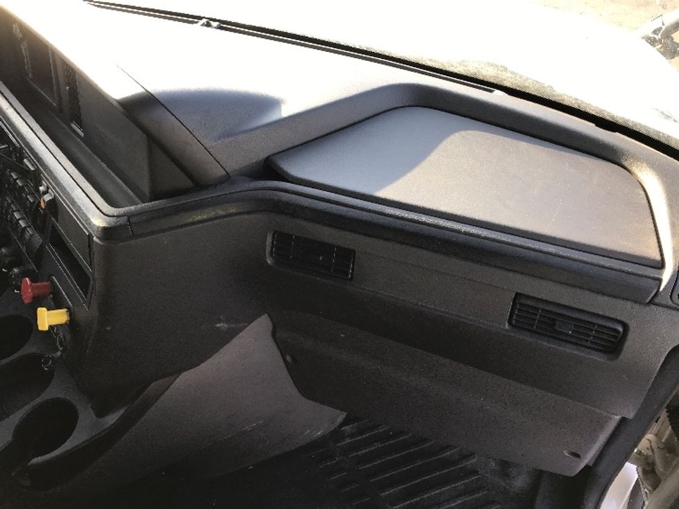 Sleeper Tractor-Heavy Duty Tractors-International-2019-LT625-Kearny-NJ-498,386\n\t\tmiles-$ 50,750 - Image 14