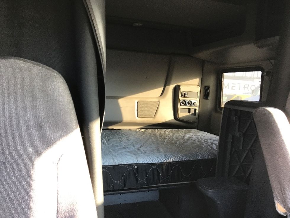 Sleeper Tractor-Heavy Duty Tractors-International-2019-LT625-Kearny-NJ-498,386\n\t\tmiles-$ 50,750 - Image 16