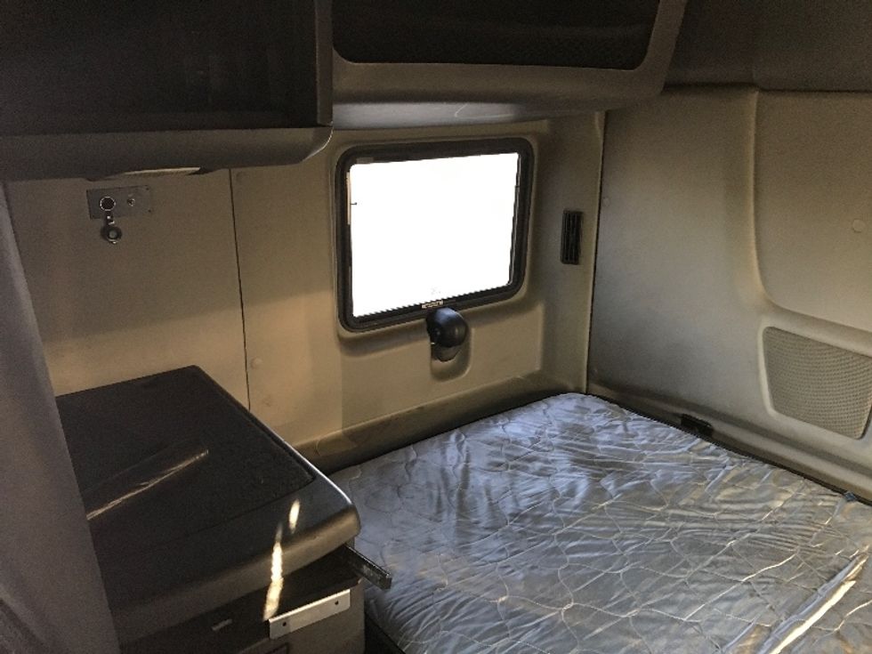 Sleeper Tractor-Heavy Duty Tractors-International-2019-LT625-Kearny-NJ-498,386\n\t\tmiles-$ 50,750 - Image 19