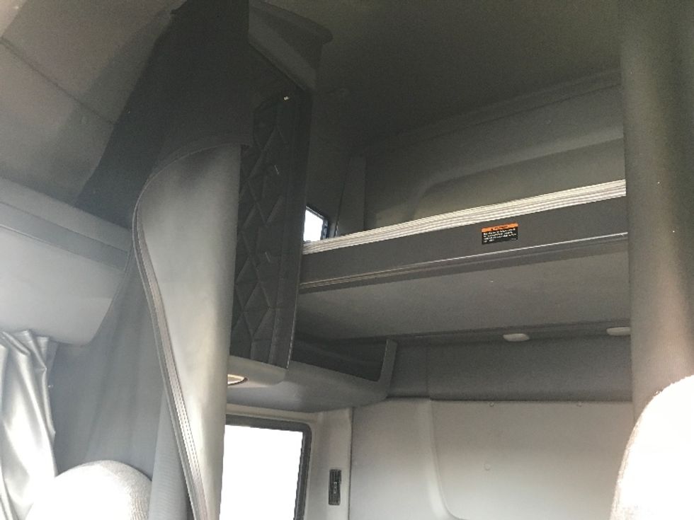 Sleeper Tractor-Heavy Duty Tractors-International-2019-LT625-Kearny-NJ-498,386\n\t\tmiles-$ 50,750 - Image 22