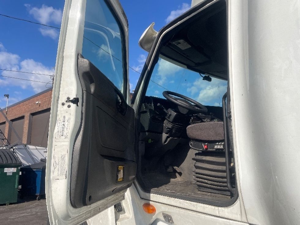 Sleeper Tractor-Heavy Duty Tractors-International-2019-LT625-Kearny-NJ-498,386\n\t\tmiles-$ 50,750 - Image 9