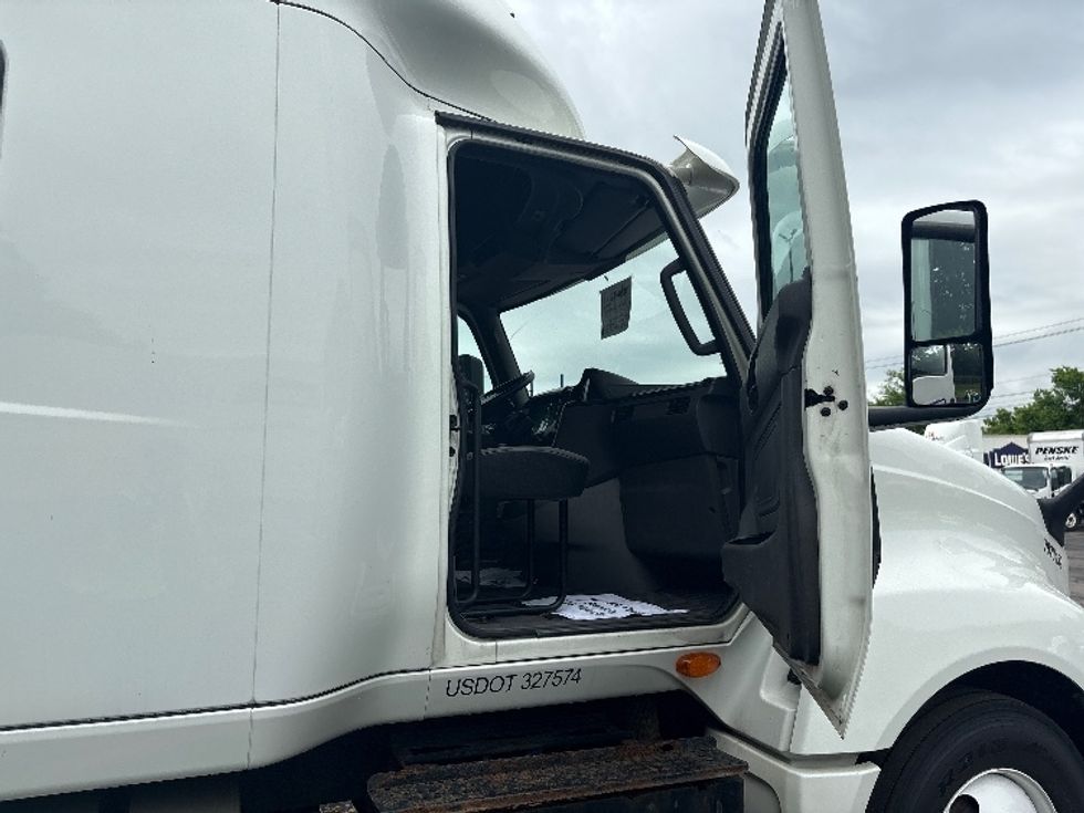 Sleeper Tractor-Heavy Duty Tractors-International-2019-LT625-Knoxville-TN-425,375\n\t\tmiles-$ 50,000 - Image 13