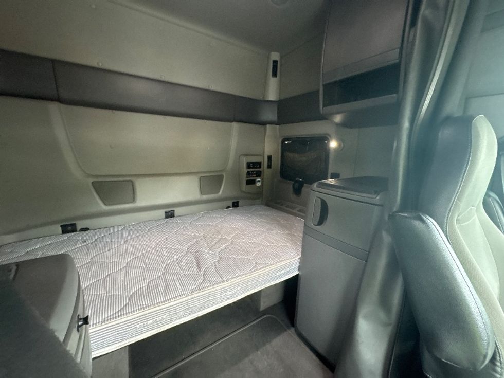 Sleeper Tractor-Heavy Duty Tractors-International-2019-LT625-Knoxville-TN-425,375\n\t\tmiles-$ 50,000 - Image 16