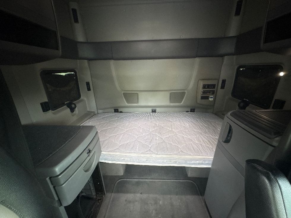 Sleeper Tractor-Heavy Duty Tractors-International-2019-LT625-Knoxville-TN-425,375\n\t\tmiles-$ 50,000 - Image 17