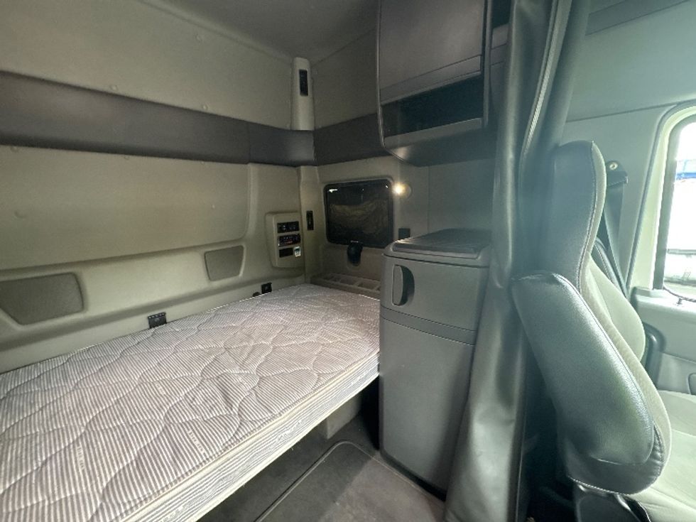 Sleeper Tractor-Heavy Duty Tractors-International-2019-LT625-Knoxville-TN-425,375\n\t\tmiles-$ 50,000 - Image 18