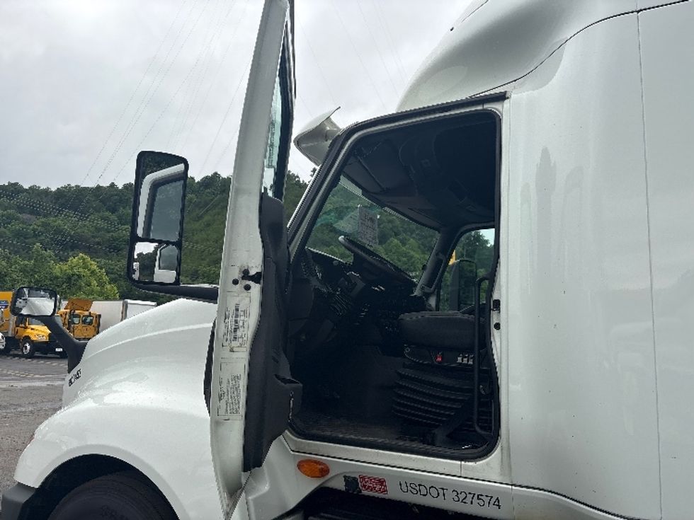 Sleeper Tractor-Heavy Duty Tractors-International-2019-LT625-Knoxville-TN-425,375\n\t\tmiles-$ 50,000 - Image 9