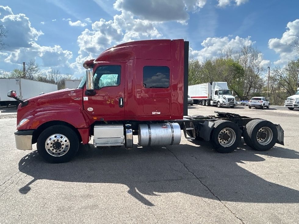 Sleeper Tractor-Heavy Duty Tractors-International-2019-LT625-Lansing-MI-537,330\n\t\tmiles-$ 40,000 - Image 4