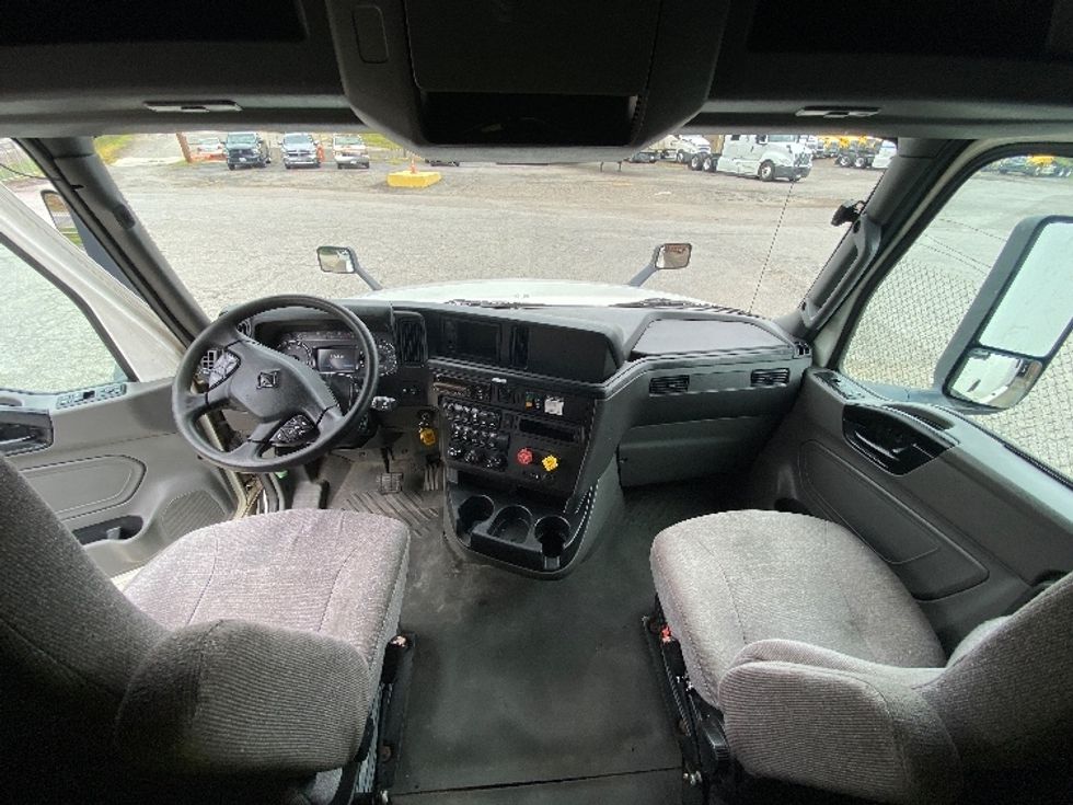 Sleeper Tractor-Heavy Duty Tractors-International-2019-LT625-Martinsville-VA-470,569\n\t\tmiles-$ 45,750 - Image 12