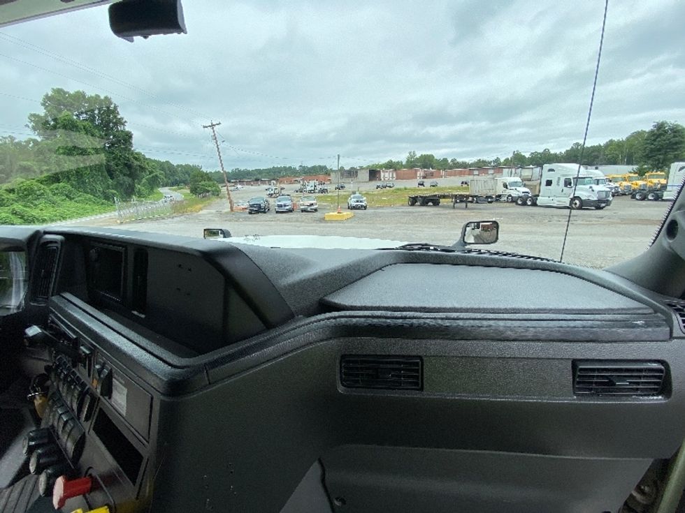 Sleeper Tractor-Heavy Duty Tractors-International-2019-LT625-Martinsville-VA-470,569\n\t\tmiles-$ 45,750 - Image 14