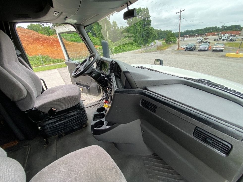 Sleeper Tractor-Heavy Duty Tractors-International-2019-LT625-Martinsville-VA-470,569\n\t\tmiles-$ 45,750 - Image 15