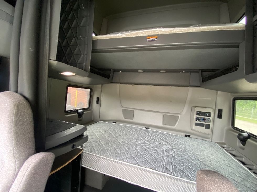 Sleeper Tractor-Heavy Duty Tractors-International-2019-LT625-Martinsville-VA-470,569\n\t\tmiles-$ 45,750 - Image 16