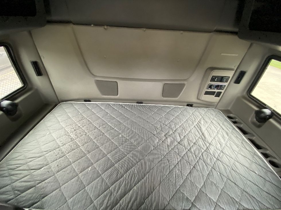 Sleeper Tractor-Heavy Duty Tractors-International-2019-LT625-Martinsville-VA-470,569\n\t\tmiles-$ 45,750 - Image 17