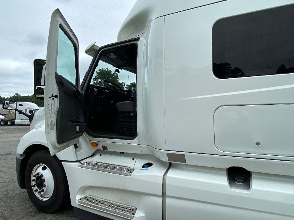 Sleeper Tractor-Heavy Duty Tractors-International-2019-LT625-Martinsville-VA-470,569\n\t\tmiles-$ 45,750 - Image 9