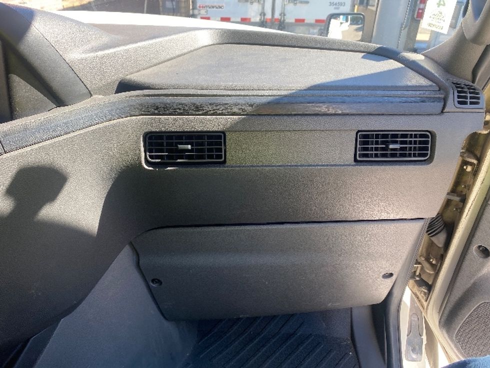 Sleeper Tractor-Heavy Duty Tractors-International-2019-LT625-Martinsville-VA-497,398\n\t\tmiles-$ 44,250 - Image 13