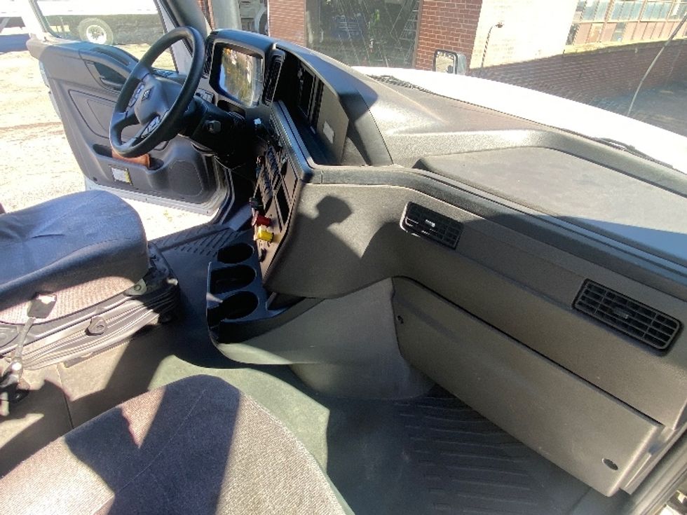 Sleeper Tractor-Heavy Duty Tractors-International-2019-LT625-Martinsville-VA-497,398\n\t\tmiles-$ 44,250 - Image 14