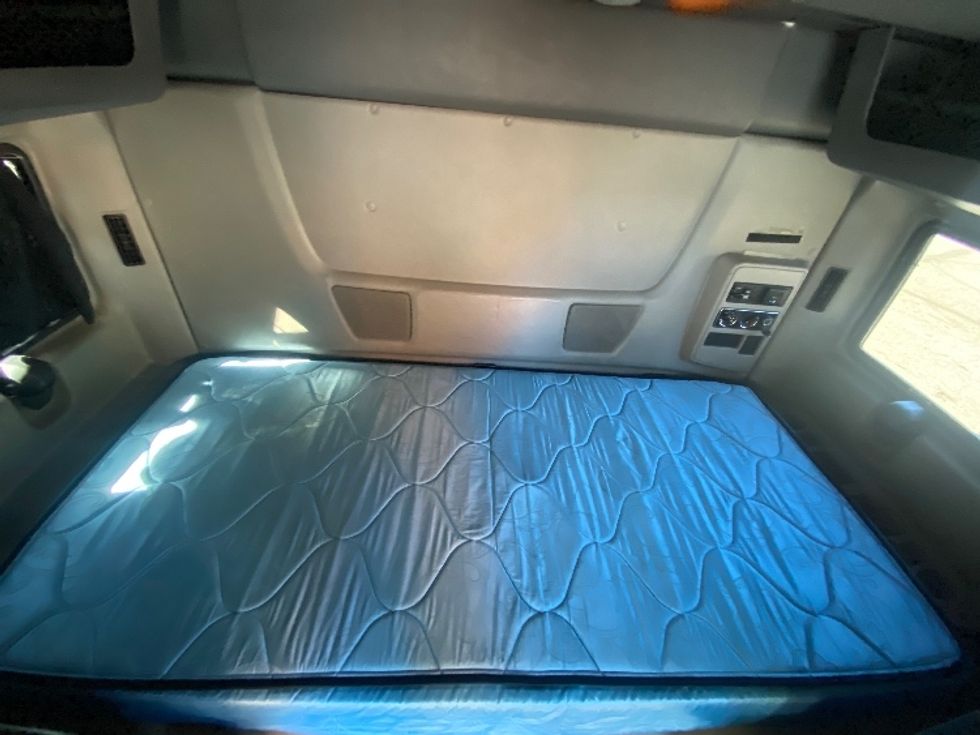 Sleeper Tractor-Heavy Duty Tractors-International-2019-LT625-Martinsville-VA-497,398\n\t\tmiles-$ 44,250 - Image 16