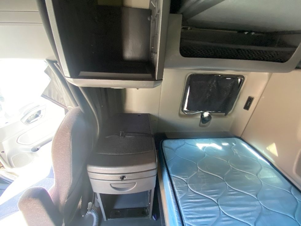 Sleeper Tractor-Heavy Duty Tractors-International-2019-LT625-Martinsville-VA-497,398\n\t\tmiles-$ 44,250 - Image 18