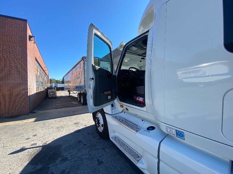 Sleeper Tractor-Heavy Duty Tractors-International-2019-LT625-Martinsville-VA-497,398\n\t\tmiles-$ 44,250 - Image 9