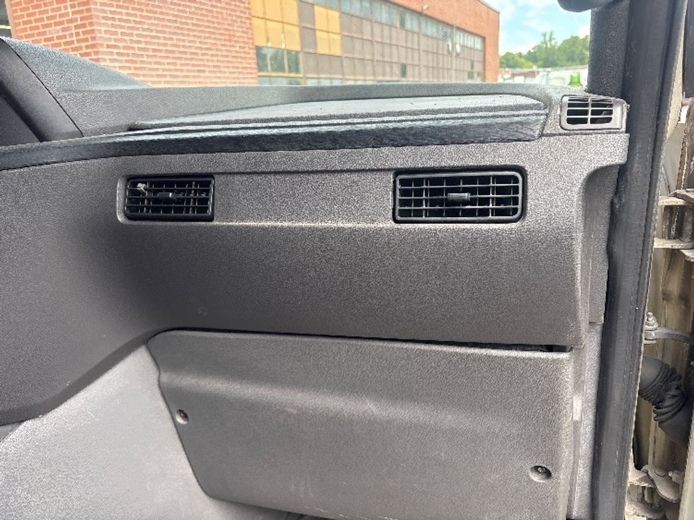 Sleeper Tractor-Heavy Duty Tractors-International-2019-LT625-Martinsville-VA-516,193\n\t\tmiles-$ 43,250 - Image 14