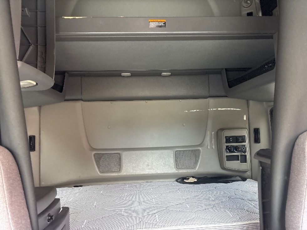 Sleeper Tractor-Heavy Duty Tractors-International-2019-LT625-Martinsville-VA-516,193\n\t\tmiles-$ 43,250 - Image 16