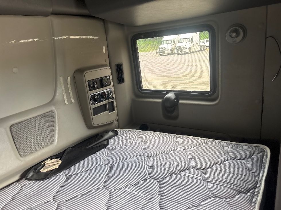 Sleeper Tractor-Heavy Duty Tractors-International-2019-LT625-Martinsville-VA-516,193\n\t\tmiles-$ 43,250 - Image 18