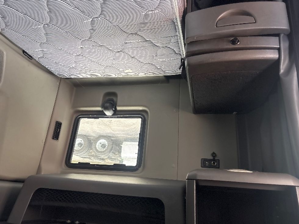 Sleeper Tractor-Heavy Duty Tractors-International-2019-LT625-Martinsville-VA-516,193\n\t\tmiles-$ 43,250 - Image 19