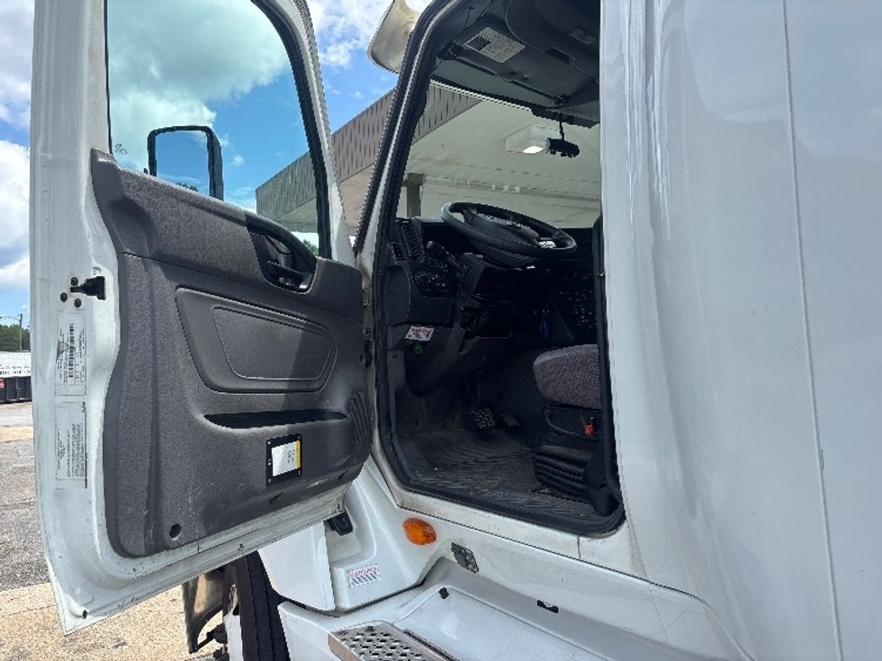 Sleeper Tractor-Heavy Duty Tractors-International-2019-LT625-Martinsville-VA-516,193\n\t\tmiles-$ 43,250 - Image 9