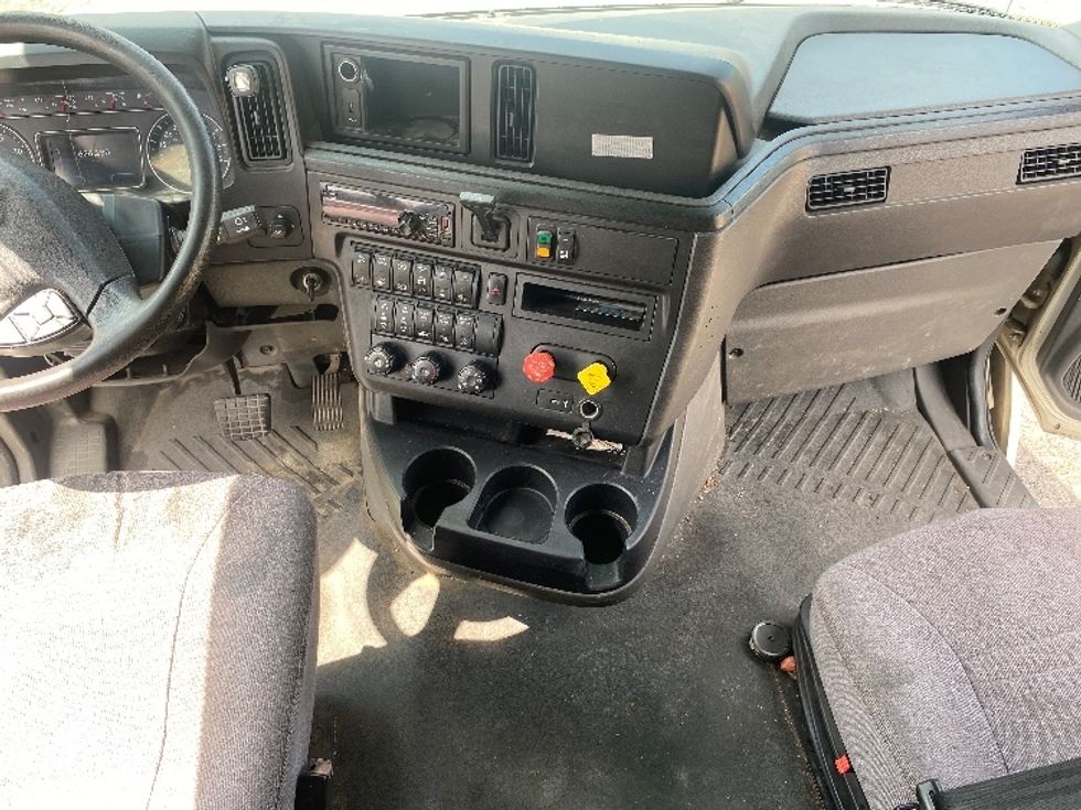 Sleeper Tractor-Heavy Duty Tractors-International-2019-LT625-Martinsville-VA-626,325\n\t\tmiles-$ 36,750 - Image 12
