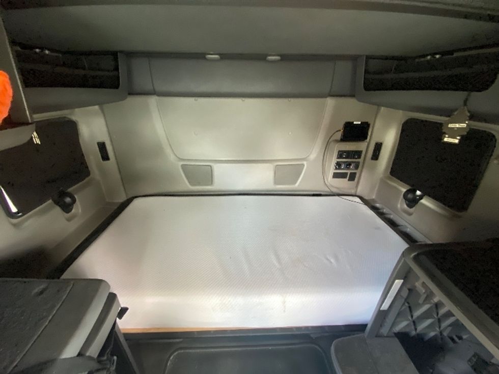 Sleeper Tractor-Heavy Duty Tractors-International-2019-LT625-Martinsville-VA-626,325\n\t\tmiles-$ 36,750 - Image 16