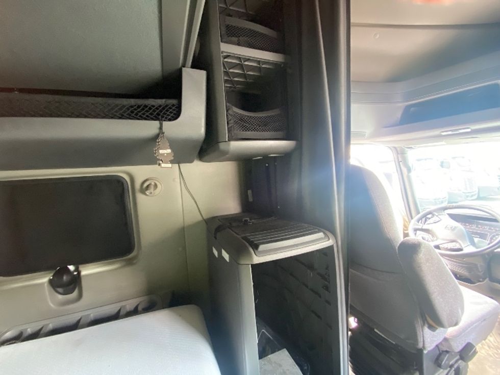 Sleeper Tractor-Heavy Duty Tractors-International-2019-LT625-Martinsville-VA-626,325\n\t\tmiles-$ 36,750 - Image 18