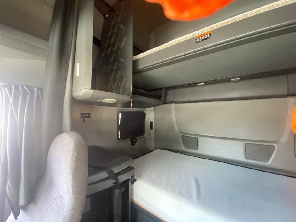 Sleeper Tractor-Heavy Duty Tractors-International-2019-LT625-Martinsville-VA-626,325\n\t\tmiles-$ 36,750 - Image 19